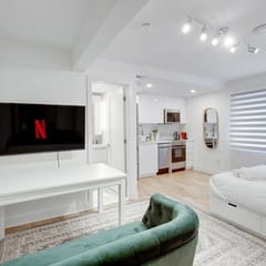 Trendy & Modern Studio in Heart of Montreal - 41