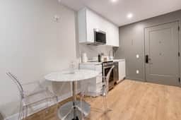 Modern Studio in the Old Port of MTL - 1E