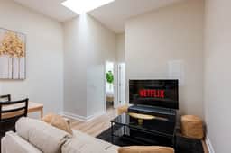 Beautiful 2 BDR with Sofa Bed and Sky Light - 1