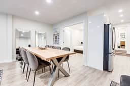 Deluxe 2-Bedroom Apt Steps to Old Montreal - 22