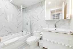 Deluxe 2-Bedroom Apt Steps to Old Montreal - 22