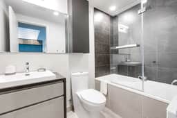 Gorgeous High-Rise In the Heart of Montreal - 24L