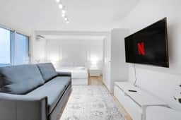 Gorgeous Studio + SofaBed Near Old Port-32