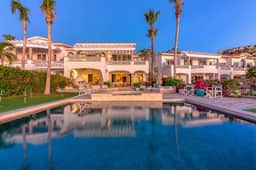 M11 | 3BDR Luxury Beachfront Villa with Pool!
