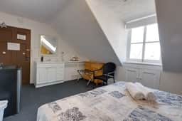 M11 | Le Cavalier du Moulin: 2 bed (in 2 rooms)