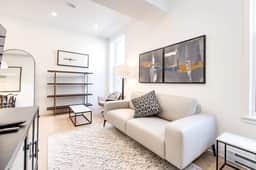 M11 | Luxury Suites: 1BR - B2