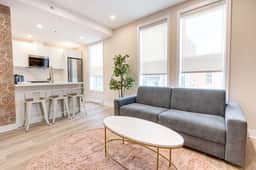 M11 | Mount-Royal Suites: 2BR + sofa bed - 211