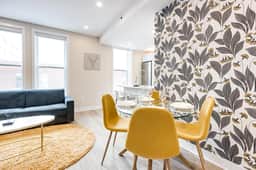 M11 | Mount-Royal Suites: 2BR + sofa bed - 212
