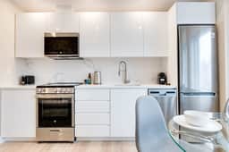 M11 | Mount-Royal Suites: 2BR + sofa bed - 25 - Image 2