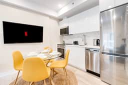 M11 | Mount-Royal Suites: 2BR + sofa bed - 310