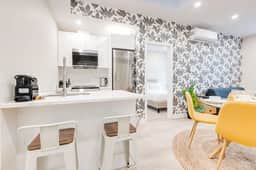 M11 | Mount-Royal Suites: 2BR + sofa bed - 32
