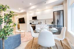 M11 | Mount-Royal Suites: 2BR + sofa bed - 35