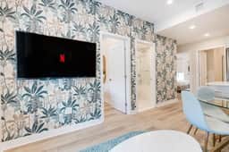 M11 | Mount-Royal Suites: 3BR + sofa bed - 312