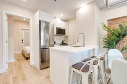 M11 | Mount-Royal Suites: 3BR + sofa bed - 312