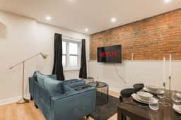 Modern 3BR w/AC located Near Bell Center