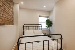 Modern 3BR w/AC located Near Bell Center