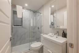 Modern 3BR w/AC located Near Bell Center