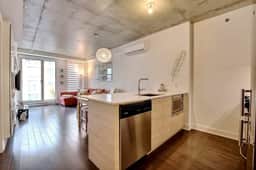 Stunning 1BR Condo with Balcony in Heart of MTL