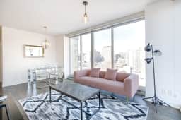 Stylish 2BR w/Balcony+Stunning View - 10C
