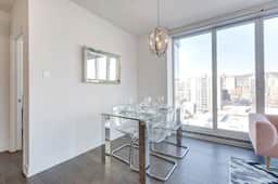 Stylish 2BR w/Balcony+Stunning View - 10C