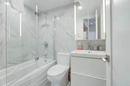 Trendy & Modern Studio in Heart of Montreal - 41