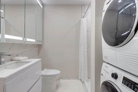 Modern Studio in the Old Port of MTL -2B