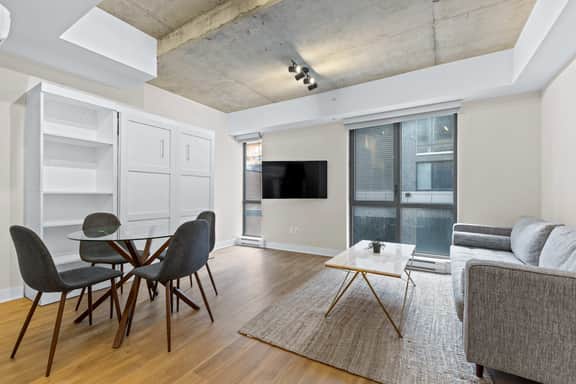 Modern Studio in the Old Port of MTL  -2J