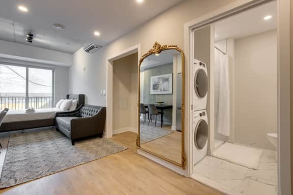 Modern Studio in the Old Port of MTL -2M