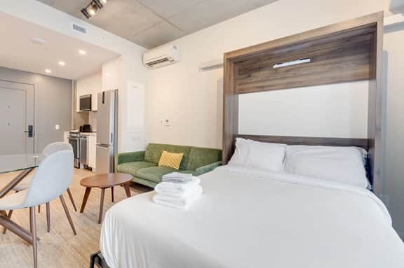 Modern Studio in the Old Port of MTL -7B