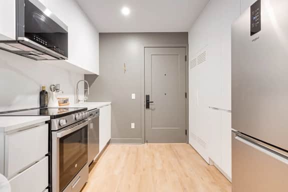 Modern Studio in the Old Port of MTL - 1E