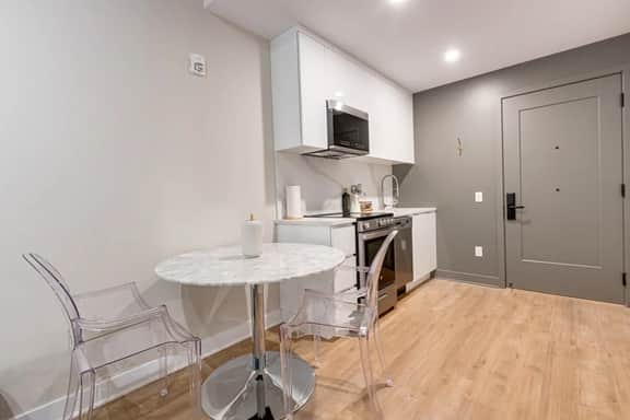 Modern Studio in the Old Port of MTL - 1E