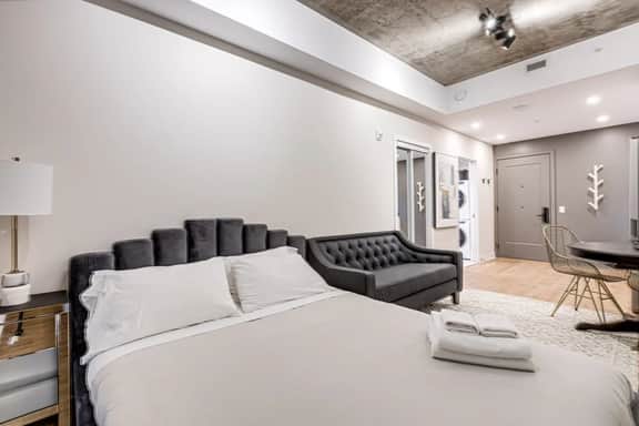 Modern Studio in the Old Port of MTL - 1F