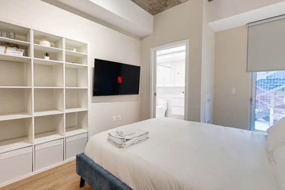 Modern Studio in the Old Port of MTL - 1E