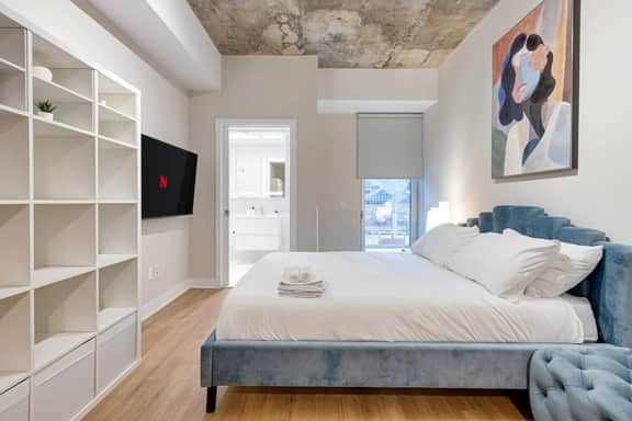 Modern Studio in the Old Port of MTL - 1E