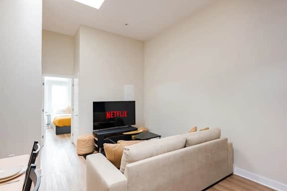 Beautiful 2 BDR with Sofa Bed and Sky Light - 1