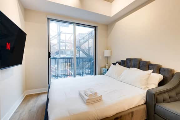 Modern Studio in the Old Port of MTL - 2i