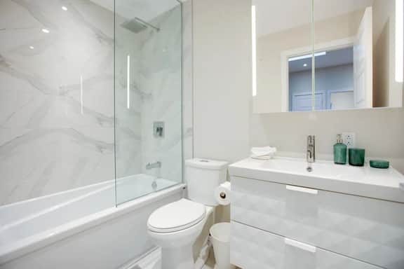 Bright 2BR w/Skylights in Plateau, MTL - 3