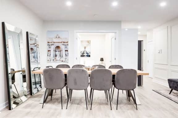 Deluxe 2-Bedroom Apt Steps to Old Montreal - 22