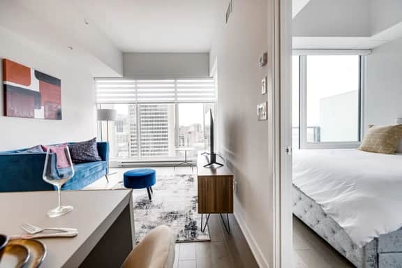 Gorgeous High-Rise In the Heart of Montreal - 24L