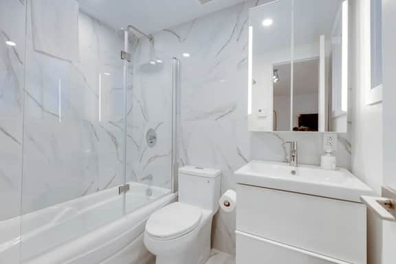 Gorgeous Studio + SofaBed Near Old Port-32