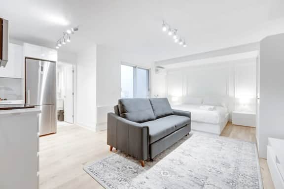 Gorgeous Studio + SofaBed Near Old Port-32