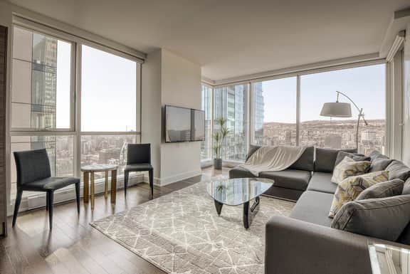 Luxury 2BR Condo w/Stunning View in the City