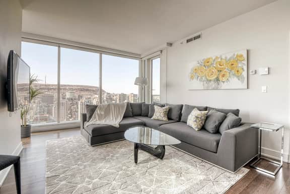 Luxury 2BR Condo w/Stunning View in the City