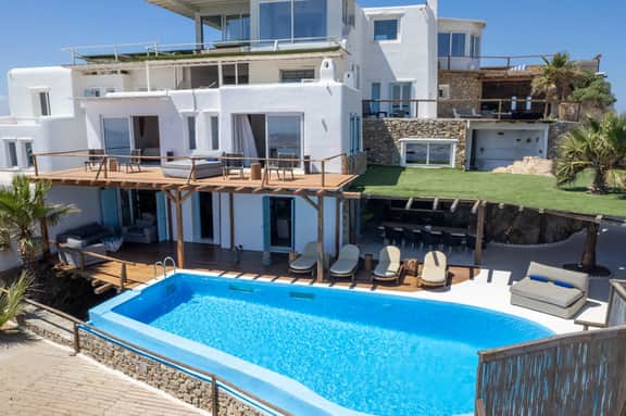 M11 - King and Queens Villa - Luxury Villa with pool & gym