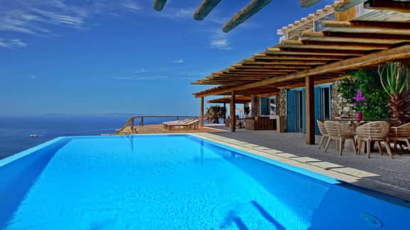 M11 - Seaview Villa - Luxury Villa with pools & views!