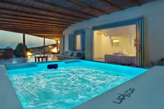 M11 - Seaview Villa - Luxury Villa with pools & views!