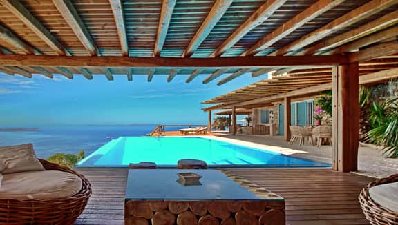 M11 - Seaview Villa - Luxury Villa with pools & views!