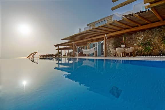 M11 - Seaview Villa - Luxury Villa with pools & views!