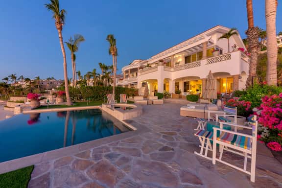 M11 | 3BDR Luxury Beachfront Villa with Pool!