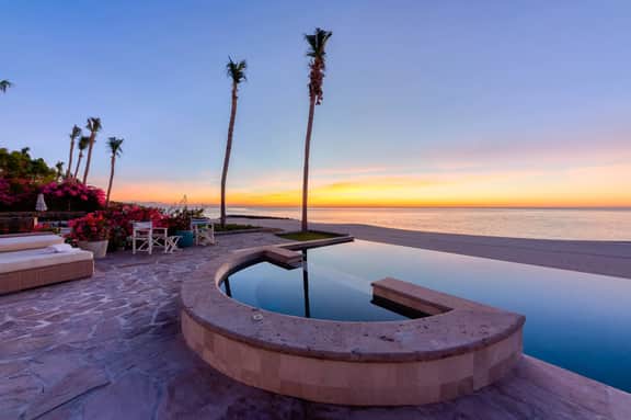 M11 | 3BDR Luxury Beachfront Villa with Pool!